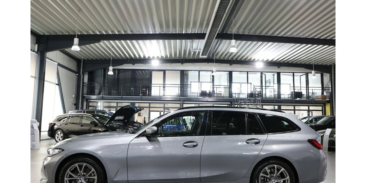 BMW 318d Touring SPORT / PANORAMA,LEDER,CURVED+HUD 53.000 km 29.833 &euro; Hamm 59077