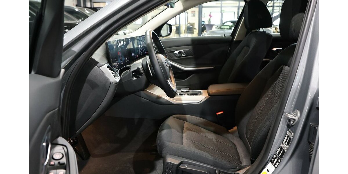 BMW 320d Touring xDrive SPORT / CURVED+NAVI+APPLE 32.000 km 30.555 &euro; Hamm 59077