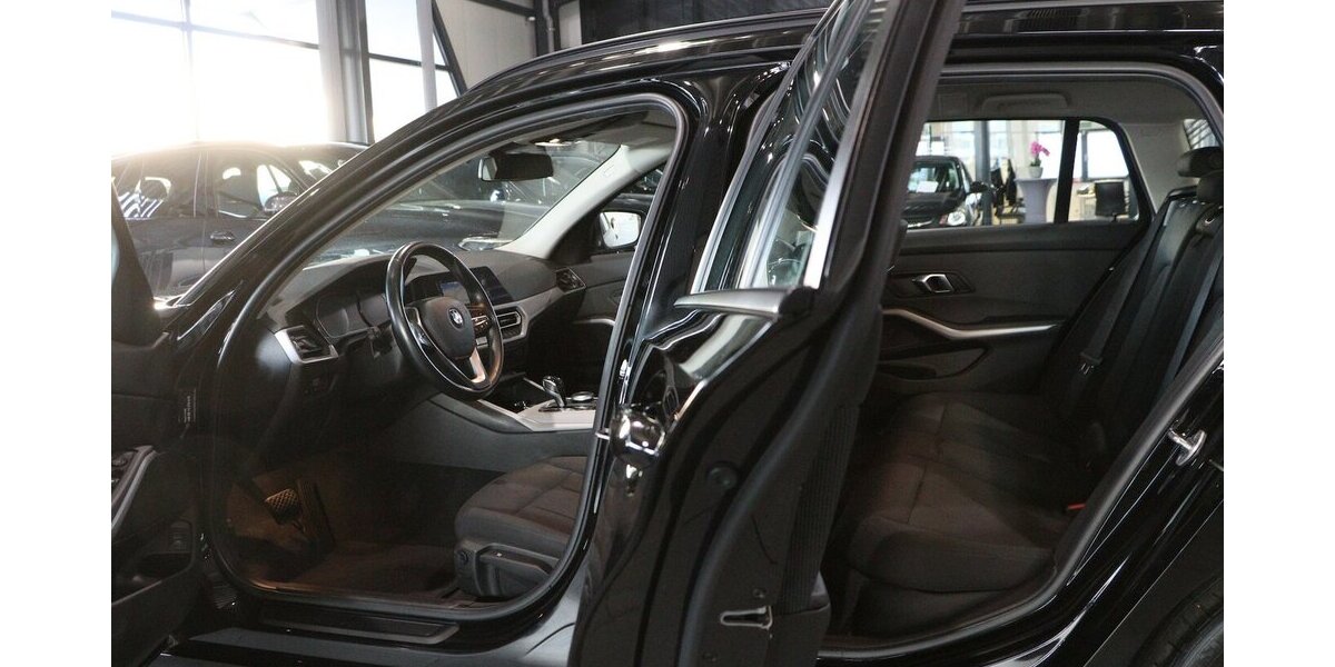 BMW 330d Touring ADVANTAGE / LED / LIVE+NAVI+ 149.000 km 22.777 &euro; Hamm 59077