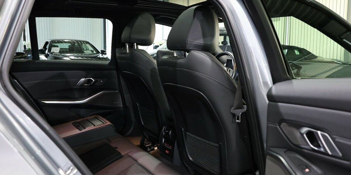 BMW 318d Touring SPORT / PANORAMA,LEDER,CURVED+HUD 53.000 km 29.833 &euro; Hamm 59077