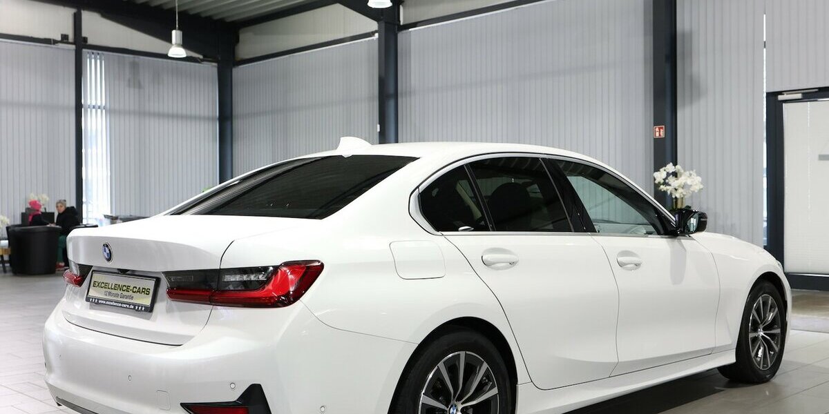 BMW 318d SPORT-LINE / LEDER, LIVE-COCKPIT-PRO, LED 107.000 km 27.555 &euro; Hamm 59077