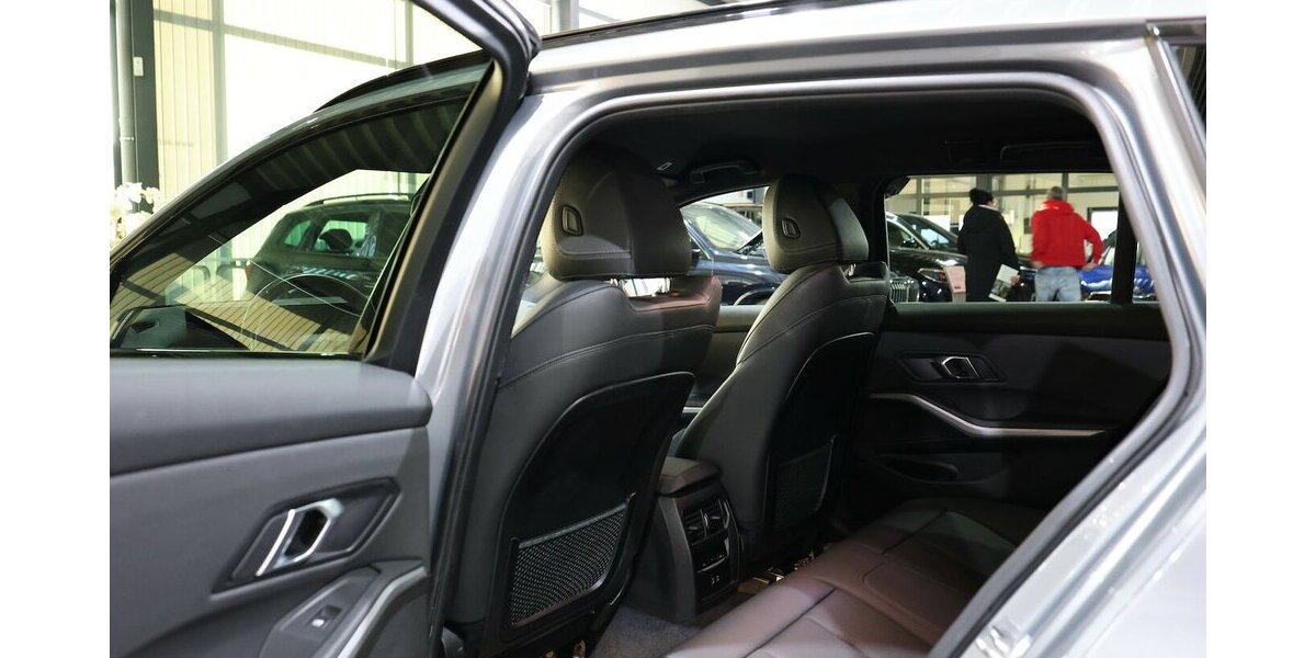 BMW 318d Touring ADVANTAGE CURVED+NAVI, LEDER, LED 67.000 km 29.777 &euro; Hamm 59077