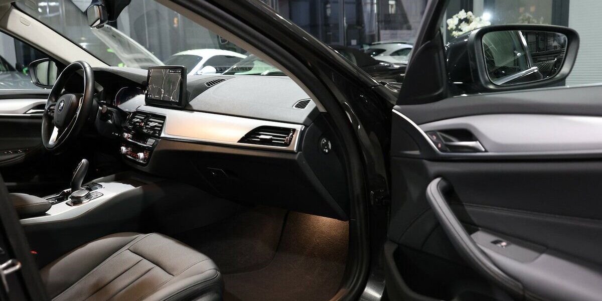 BMW 520d Touring xDrive BUSINESS EL.VOLL-LEDER, LED 14.000 km 38.777 &euro; Hamm 59077