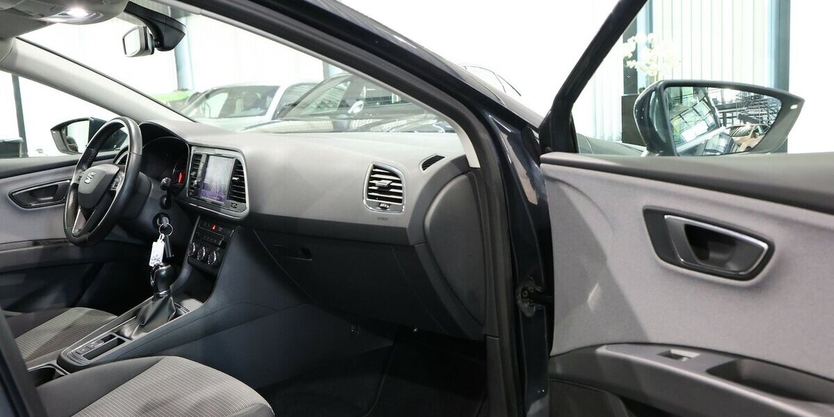 Seat Leon 1.6 TDI STYLE / NAVI-PLUS+APPLE+ANDROID 111.000 km 11.777 &euro; Hamm 59077