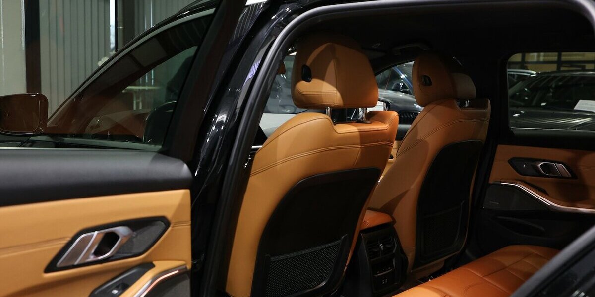 BMW 330d Touring xDrive M-SPORT BLACK & BROWN / LED 135.000 km 28.883 &euro; Hamm 59077