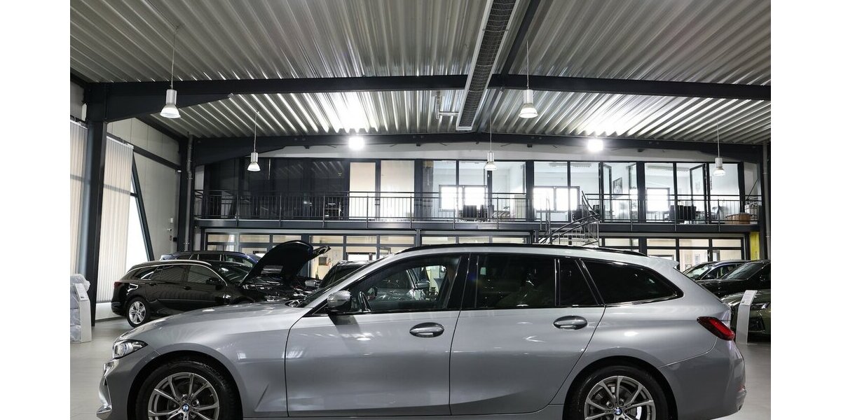 BMW 318d Touring SPORT SHADOW GREY&BROWN / PANORAMA 116.000 km 25.777 &euro; Hamm 59077