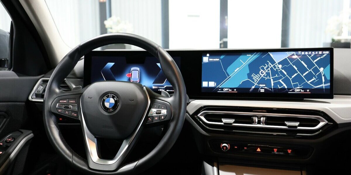 BMW 320d Touring xDrive SPORT / CURVED+NAVI+APPLE 32.000 km 30.555 &euro; Hamm 59077