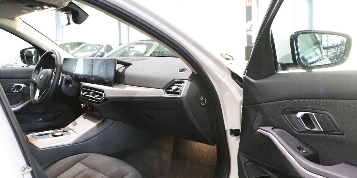 BMW 320d LIMOUSINE xDrive BUSINESS / CURVED / LED 68.000 km 29.555 &euro; Hamm 59077