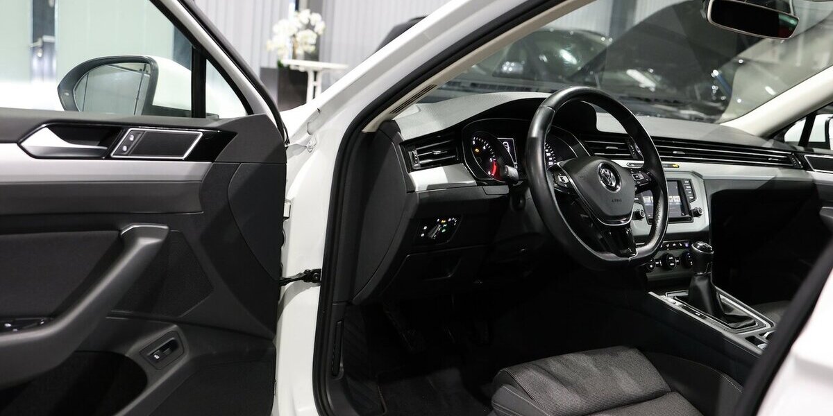 VW Passat 1.6 TDI Comfortline WHITE / MASSAGE+SHZ 176.000 km 10.555 &euro; Hamm 59077