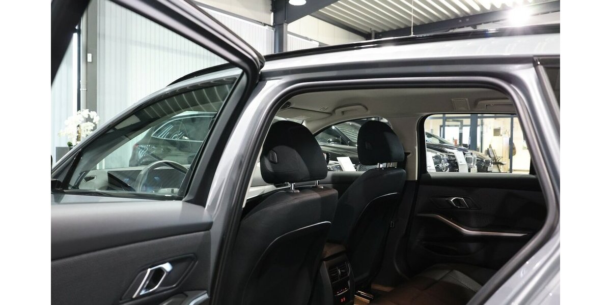 BMW 320d Touring xDrive SPORT / CURVED+NAVI+APPLE 32.000 km 30.555 &euro; Hamm 59077