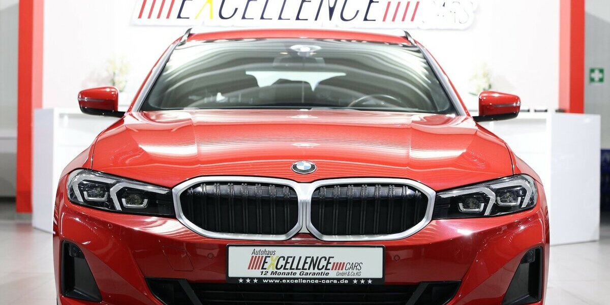 BMW 318d Touring SHADOW SPORT MELBOURNEROT-METALLIC 73.000 km 25.555 &euro; Hamm 59077