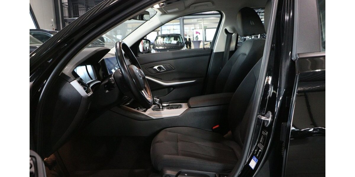 BMW 330d Touring ADVANTAGE / LED / LIVE+NAVI+ 149.000 km 22.777 &euro; Hamm 59077