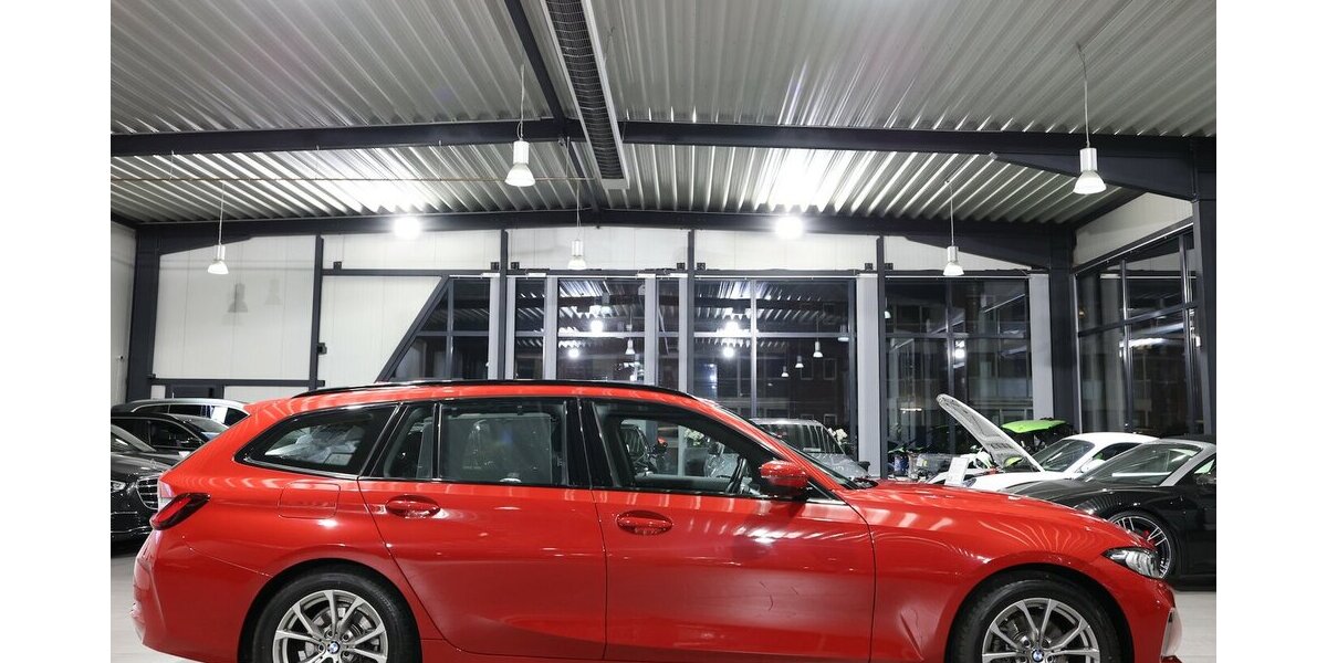 BMW 318d Touring SHADOW SPORT MELBOURNEROT-METALLIC 73.000 km 25.555 &euro; Hamm 59077