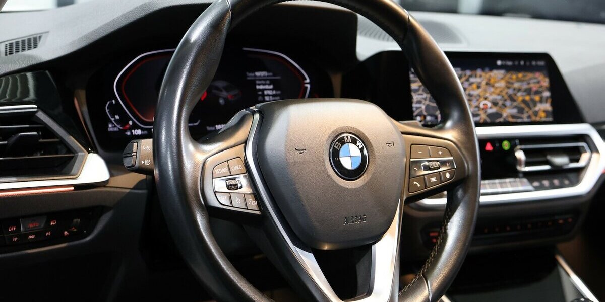BMW 318d SPORT-LINE / LEDER, LIVE-COCKPIT-PRO, LED 107.000 km 27.555 &euro; Hamm 59077