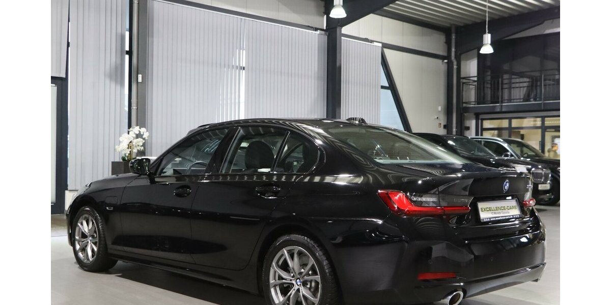 BMW 330e LIMOUSINE SHADOW CURVED+HEAD-UP, LED, H/K 46.000 km 30.993 &euro; Hamm 59077