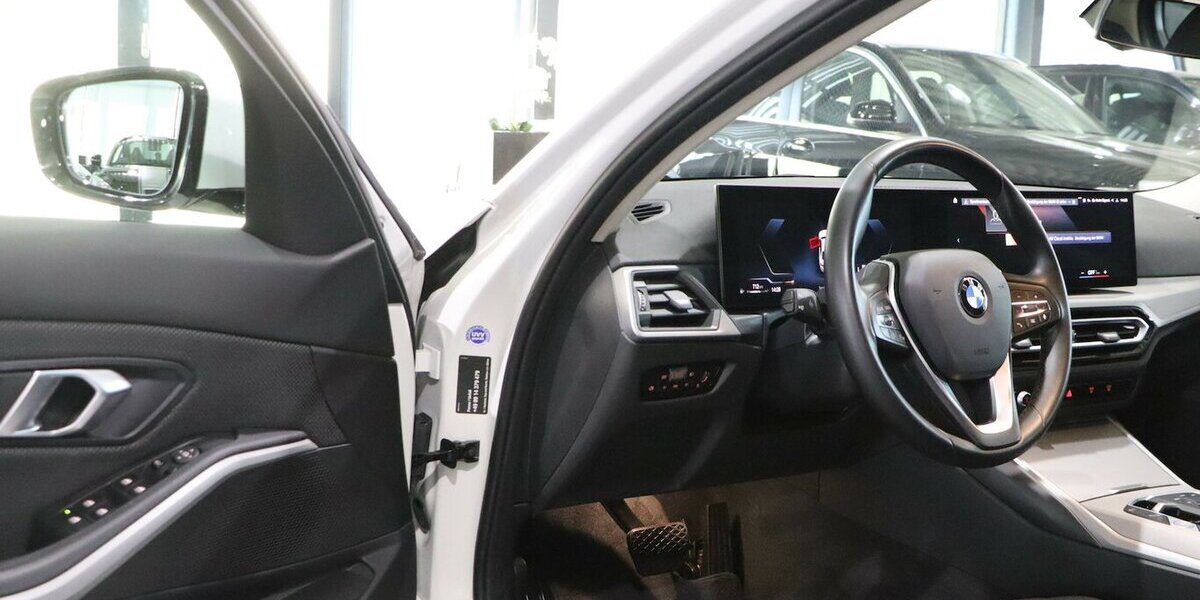 BMW 320d LIMOUSINE xDrive BUSINESS / CURVED / LED 68.000 km 29.555 &euro; Hamm 59077