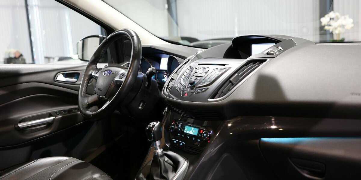 Ford Kuga 2.0 TDCI 4x4 TITANIUM / LEDER / NAVI+ 90.000 km 12.555 &euro; Hamm 59077