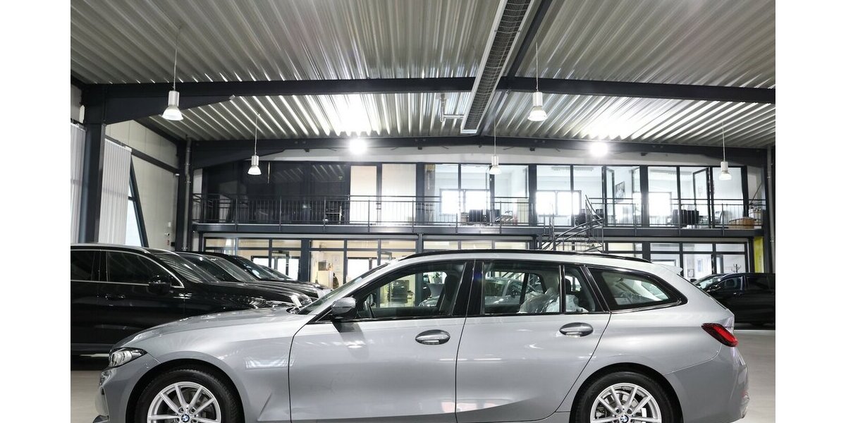 BMW 320d Touring xDrive SPORT / CURVED+NAVI+APPLE 32.000 km 30.555 &euro; Hamm 59077