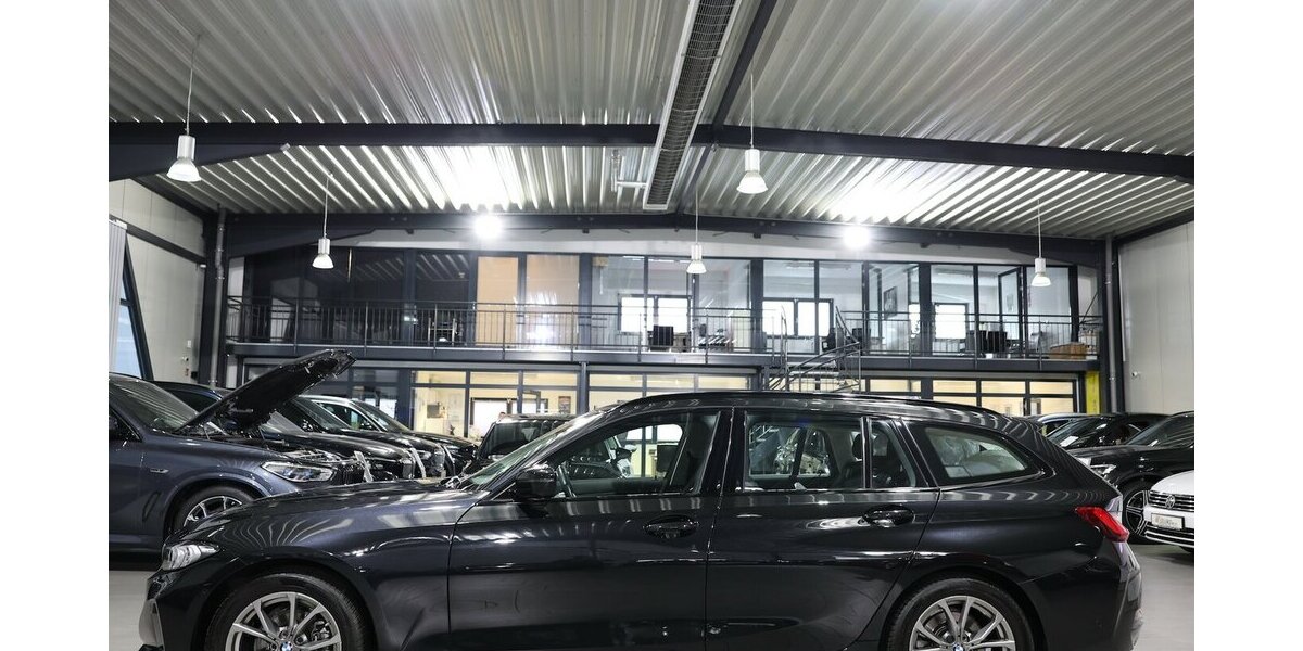 BMW 318d Touring SPORT FACE-LIFT CURVED+NAVI+KAMERA 69.000 km 25.777 &euro; Hamm 59077