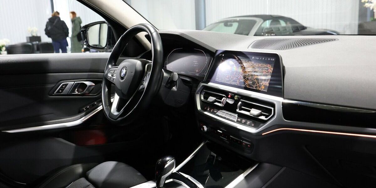 BMW 318d SPORT-LINE / LEDER, LIVE-COCKPIT-PRO, LED 107.000 km 27.555 &euro; Hamm 59077