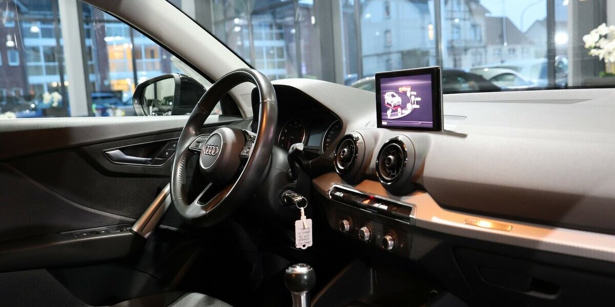 Audi Q2 1.4 TFSI SPORT / 1.HAND / ABN.AHK / PDC / SHZ 138.000 km 13.992 &euro; Hamm 59077