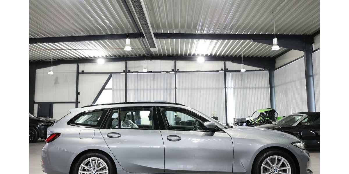BMW 320d Touring xDrive SPORT / CURVED+NAVI+APPLE 32.000 km 30.555 &euro; Hamm 59077