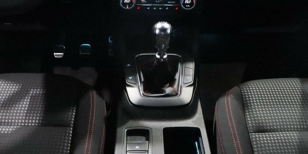 Ford Kuga 2.0 ECOBLUE STYLE ST-LINE SPORT BLACK / LED 125.000 km 17.111 &euro; Hamm 59077