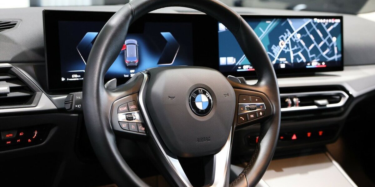 BMW 320d Touring xDrive SPORT / CURVED+NAVI+APPLE 32.000 km 30.555 &euro; Hamm 59077