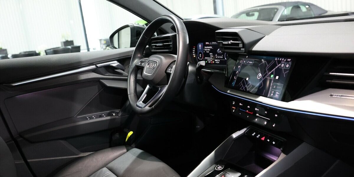 Audi A3 LIMOUSINE 30 TFSI S-LINE MATRIX, VOLL-LEDER 60.000 km 25.555 &euro; Hamm 59077