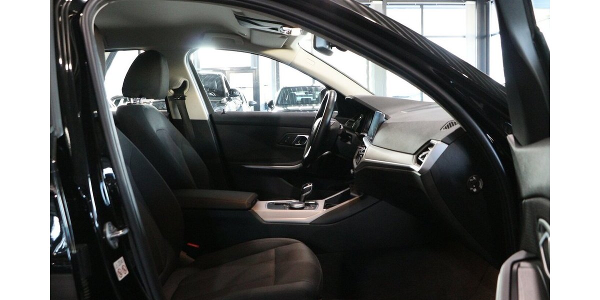 BMW 330d Touring ADVANTAGE / LED / LIVE+NAVI+ 149.000 km 22.777 &euro; Hamm 59077