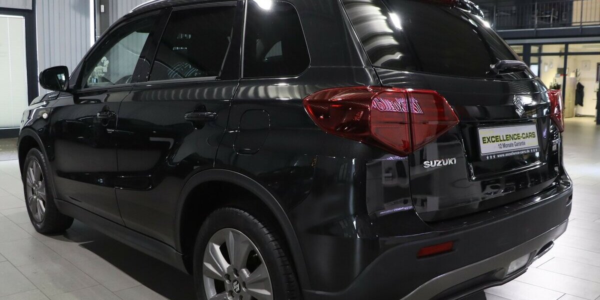 Suzuki Vitara 1.0 CLUB / NAVI+KAMERA, KLIMAAUTOMATIK 62.000 km 12.991 &euro; Hamm 59077