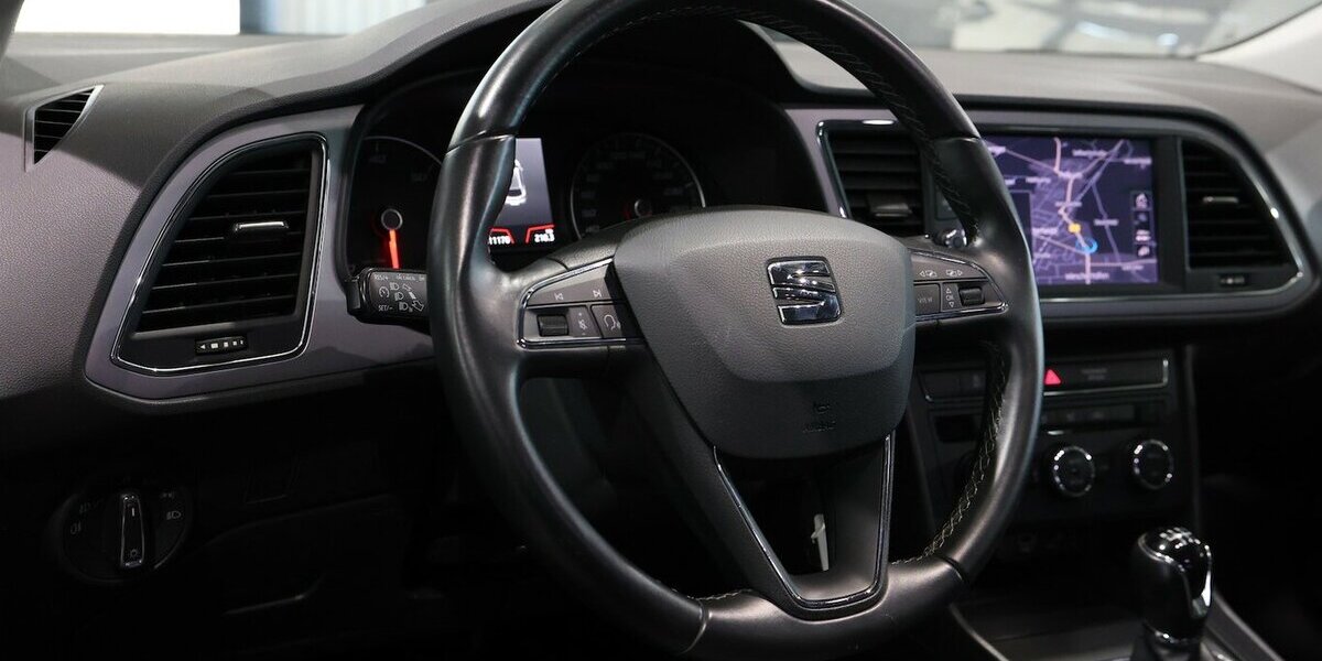 Seat Leon 1.6 TDI STYLE / NAVI-PLUS+APPLE+ANDROID 111.000 km 11.777 &euro; Hamm 59077