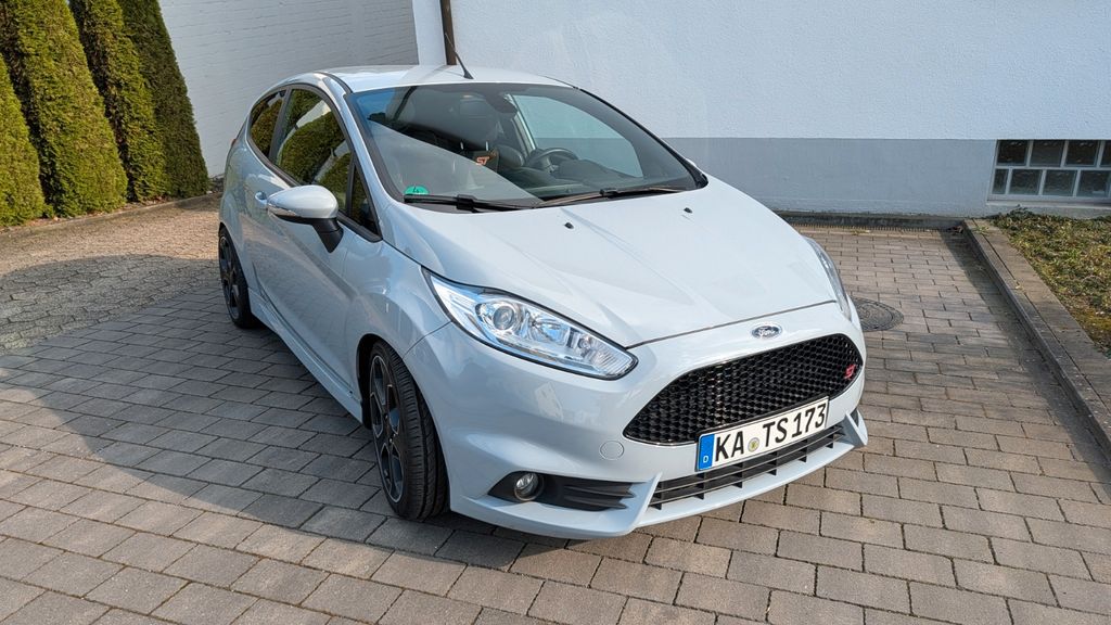 Ford Fiesta 69.000 km 14.500 &euro; Dortmund 44229