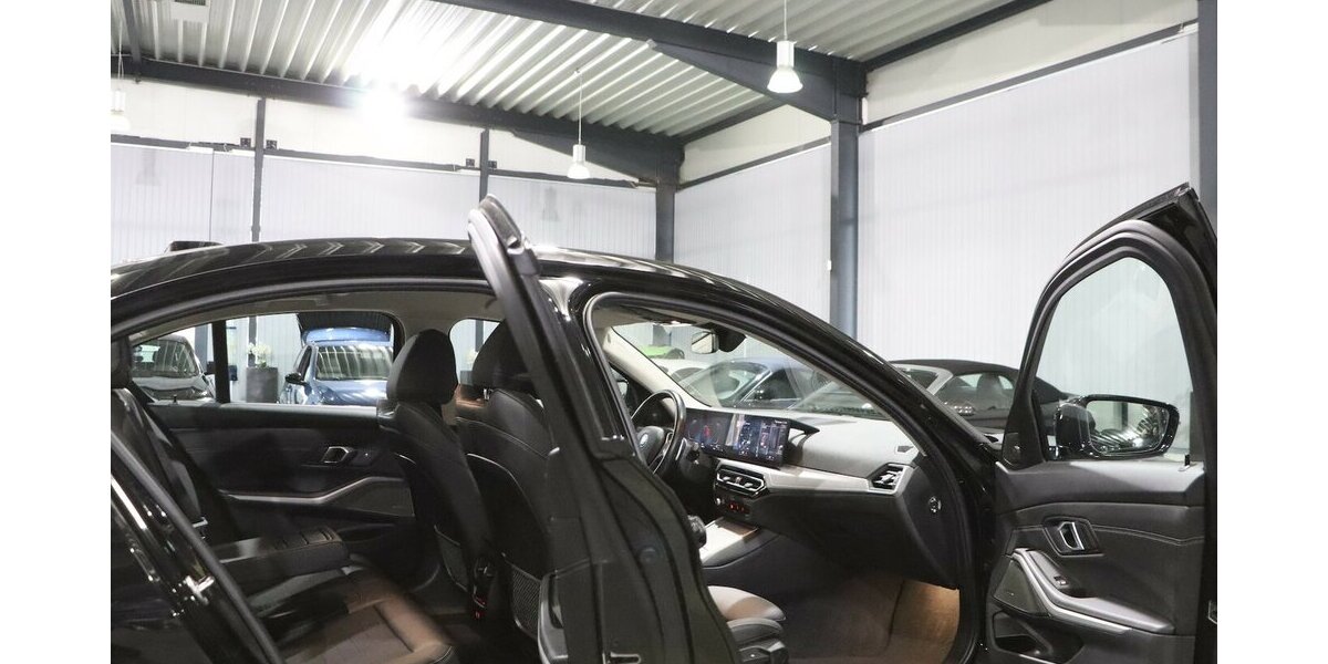 BMW 330e LIMOUSINE SHADOW CURVED+HEAD-UP, LED, H/K 46.000 km 30.993 &euro; Hamm 59077