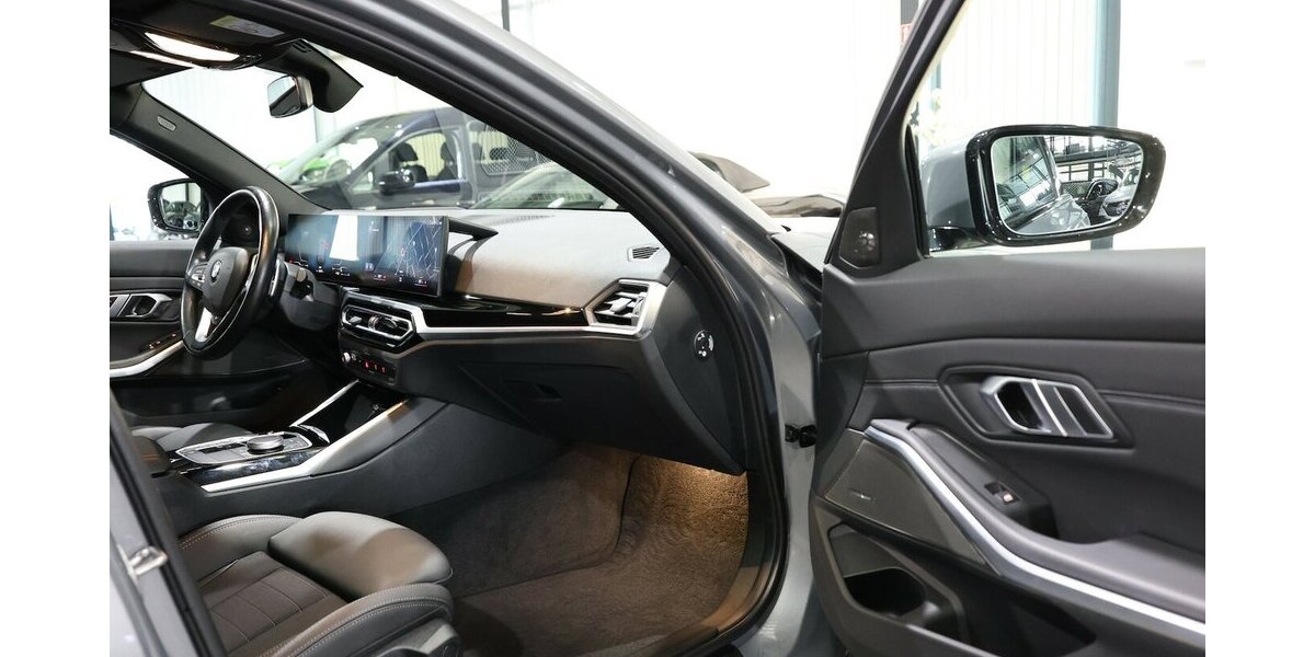 BMW 318d Touring SPORT / PANORAMA,LEDER,CURVED+HUD 53.000 km 29.833 &euro; Hamm 59077