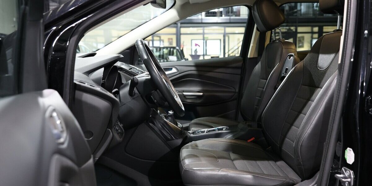 Ford Kuga 2.0 TDCI 4x4 TITANIUM / LEDER / NAVI+ 90.000 km 12.555 &euro; Hamm 59077