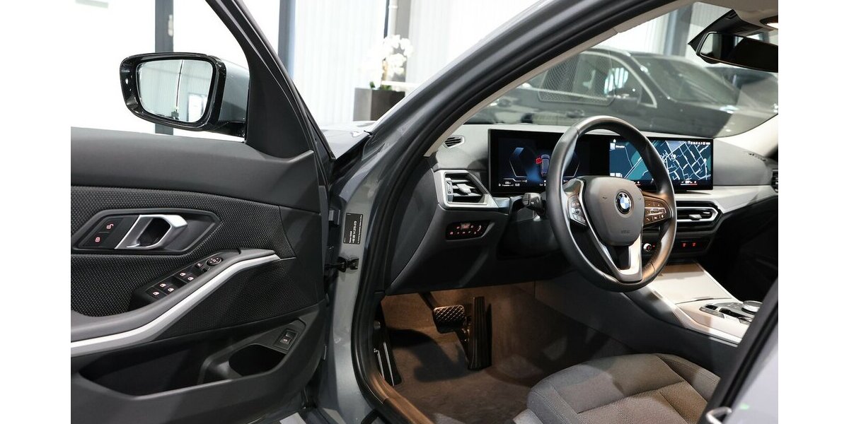 BMW 320d Touring xDrive SPORT / CURVED+NAVI+APPLE 32.000 km 30.555 &euro; Hamm 59077