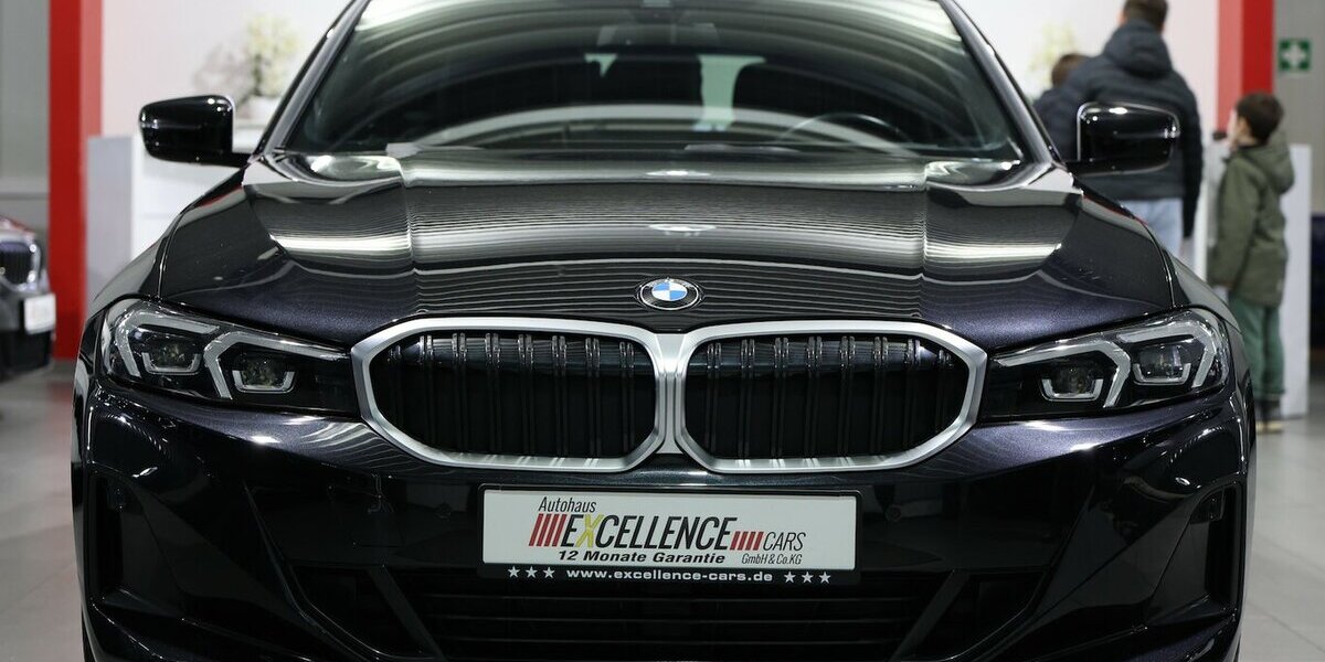 BMW 318d Touring SHADOW SPORT CURVED+NAVI,LEDER,LED 74.000 km 28.777 &euro; Hamm 59077