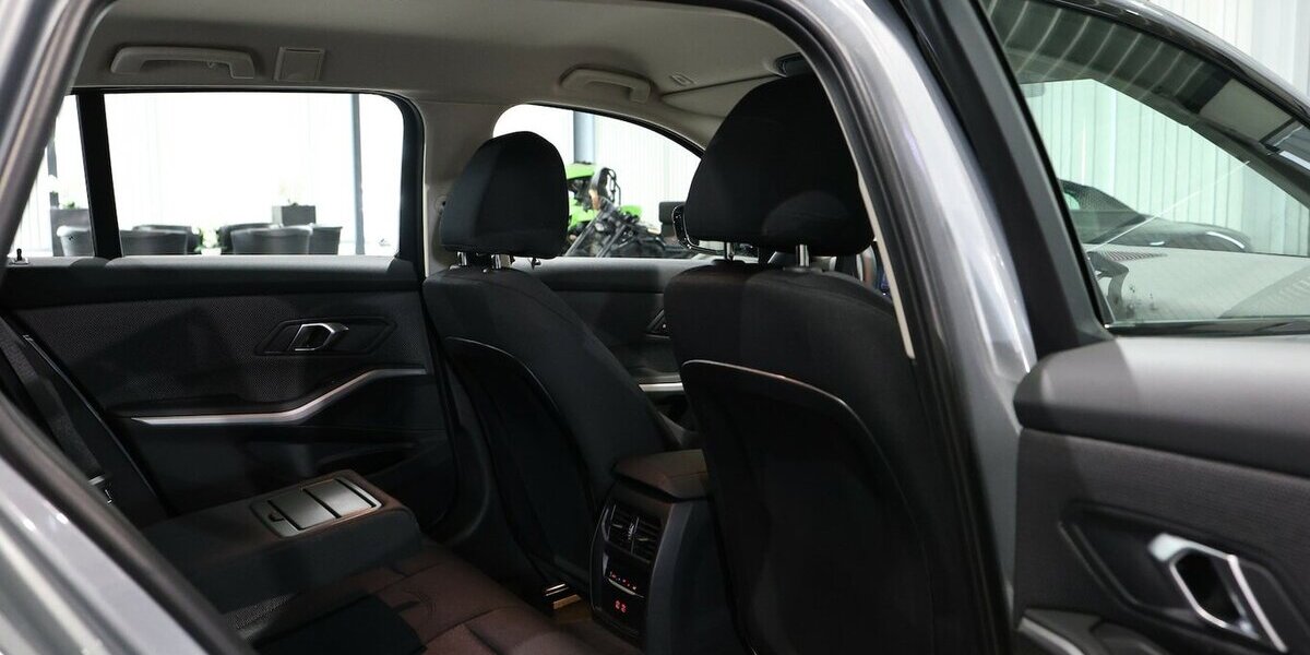 BMW 320d Touring xDrive SPORT / CURVED+NAVI+APPLE 32.000 km 30.555 &euro; Hamm 59077