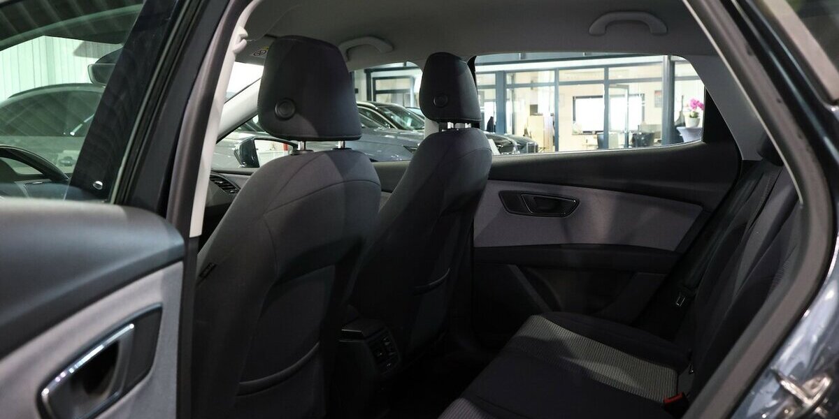 Seat Leon 1.6 TDI STYLE / NAVI-PLUS+APPLE+ANDROID 111.000 km 11.777 &euro; Hamm 59077