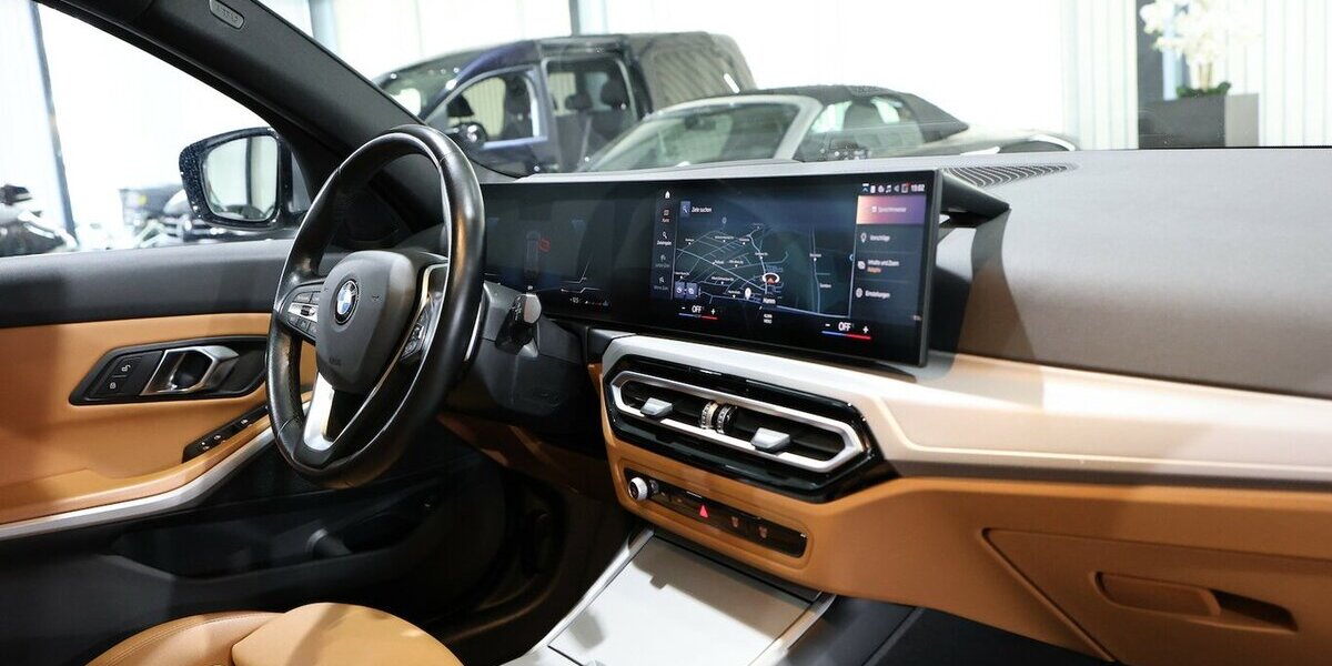 BMW 318d Touring SPORT SHADOW GREY&BROWN / PANORAMA 116.000 km 25.777 &euro; Hamm 59077