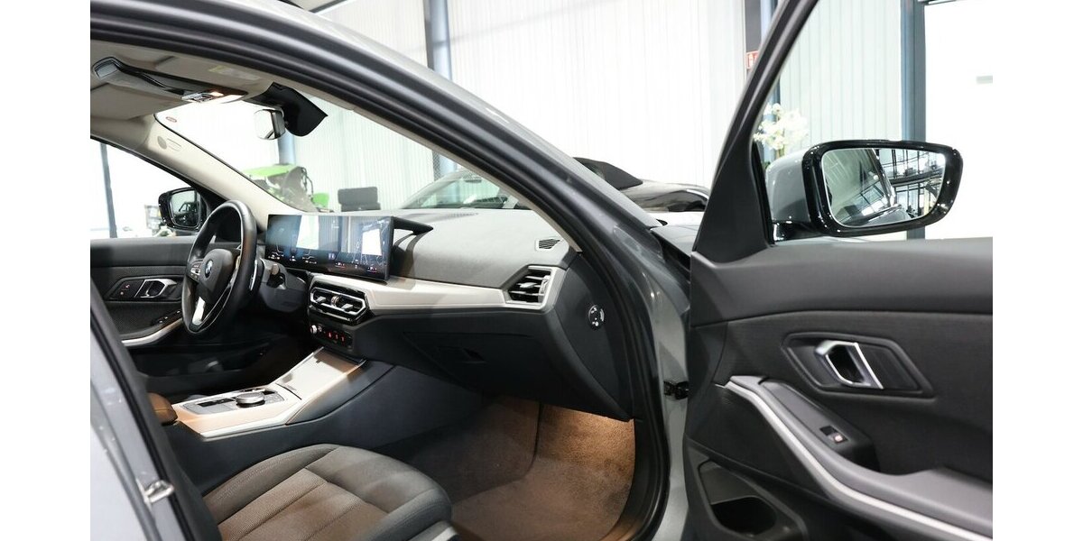 BMW 320d Touring xDrive SPORT / CURVED+NAVI+APPLE 32.000 km 30.555 &euro; Hamm 59077