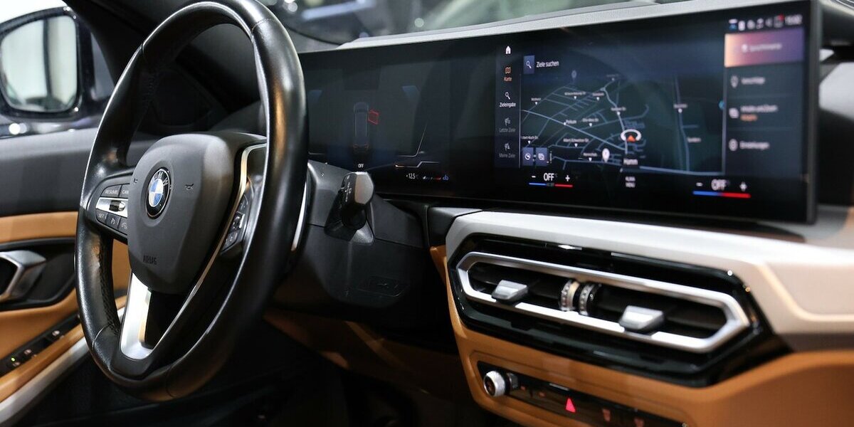 BMW 318d Touring SPORT SHADOW GREY&BROWN / PANORAMA 116.000 km 25.777 &euro; Hamm 59077