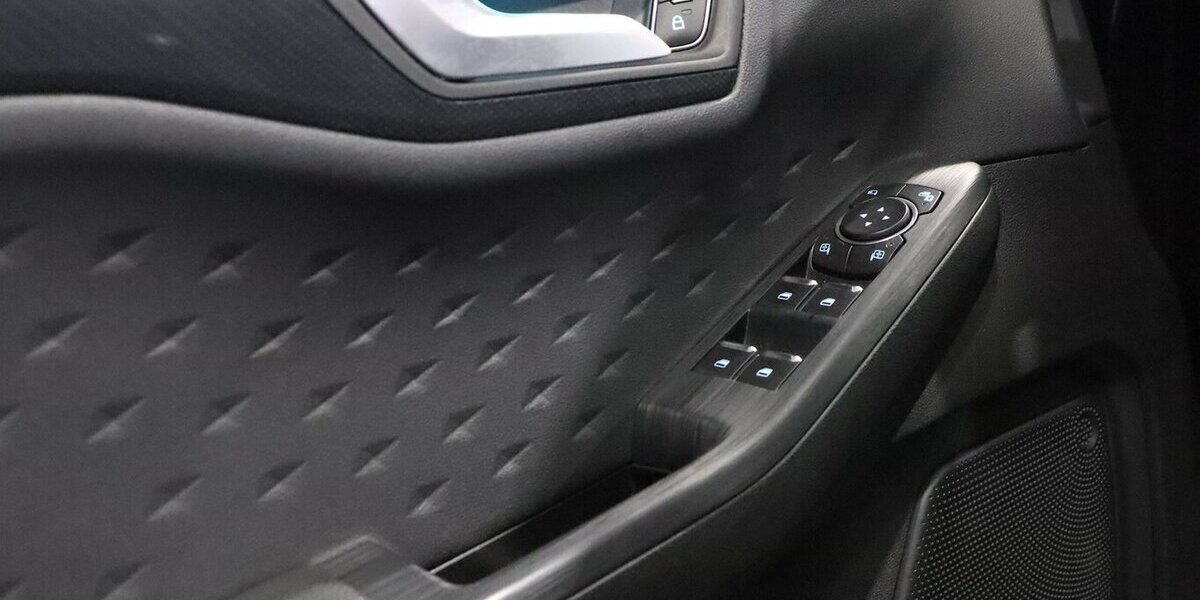 Ford Kuga 2.0 ECOBLUE STYLE ST-LINE SPORT BLACK / LED 125.000 km 17.111 &euro; Hamm 59077