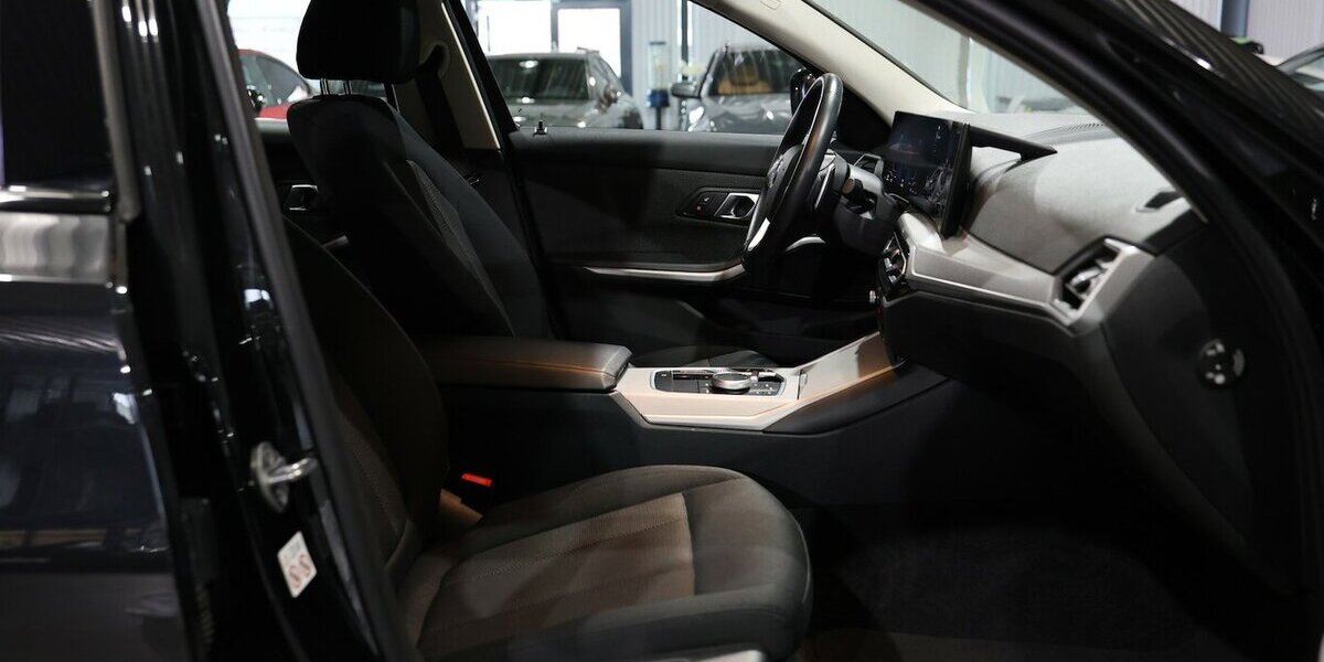 BMW 318d Touring SPORT FACE-LIFT CURVED+NAVI+KAMERA 69.000 km 25.777 &euro; Hamm 59077