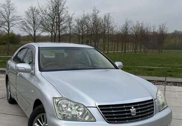 Toyota Crown 47.200 km 8.499 &euro; Dortmund 44379