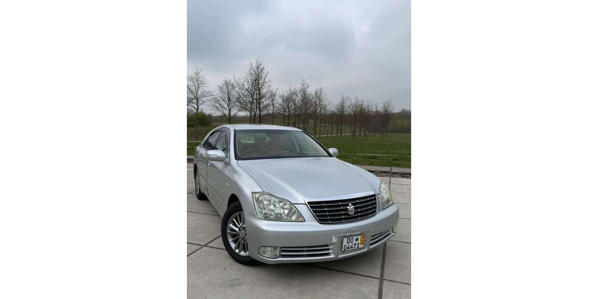 Toyota Crown 47.200 km 8.499 &euro; Dortmund 44379