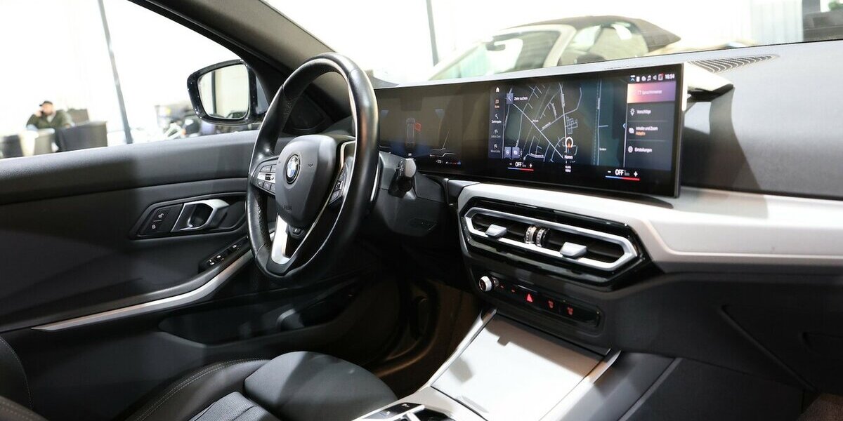 BMW 318d Touring ADVANTAGE CURVED+NAVI, LEDER, LED 67.000 km 29.777 &euro; Hamm 59077