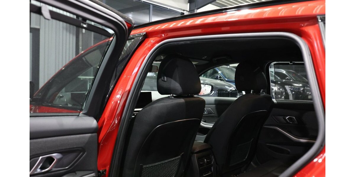 BMW 318d Touring SHADOW SPORT MELBOURNEROT-METALLIC 73.000 km 25.555 &euro; Hamm 59077