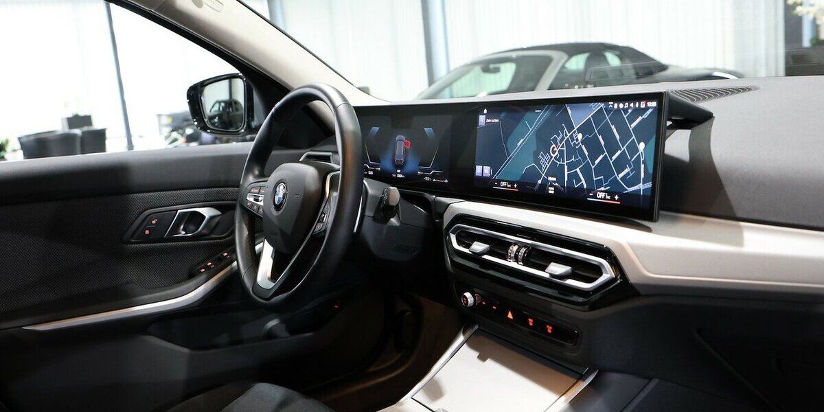 BMW 320d Touring xDrive SPORT / CURVED+NAVI+APPLE 32.000 km 30.555 &euro; Hamm 59077